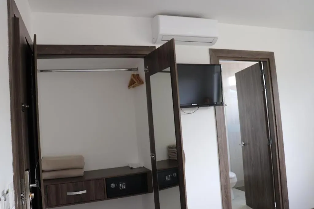 Hotel Santiago De Arma Ριονέγρο 3*,
