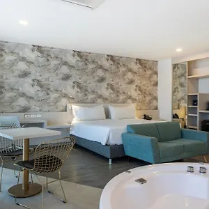 Black Tower Premium 4* Bogota